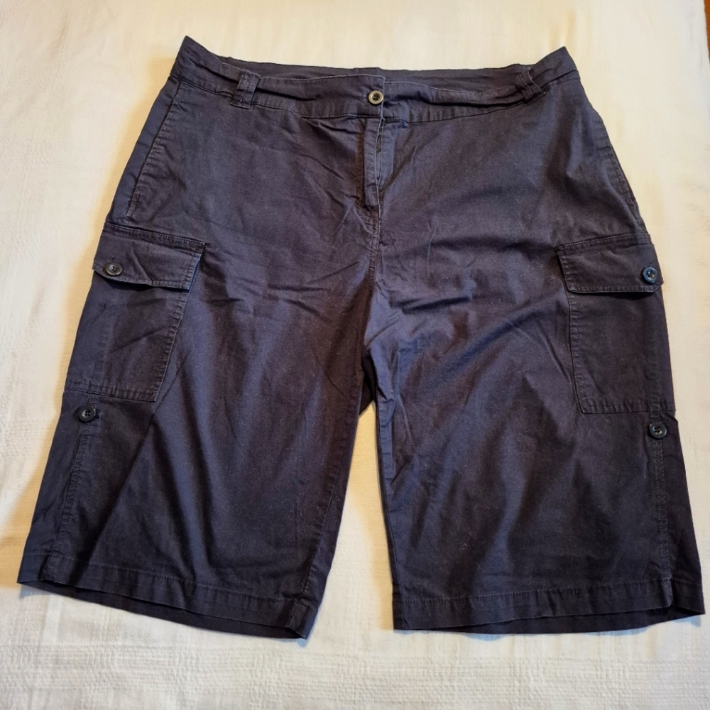 Ellos women's size 18W black convertible leg cargo shorts VGUC